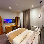 فندق Kulla E Bajraktarit 4*
