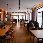 Kulla E Bajraktarit فندق