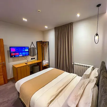 Hotel Kulla E Bajraktarit 4*