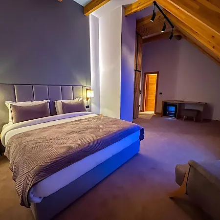 Kulla E Bajraktarit Hotel Boge