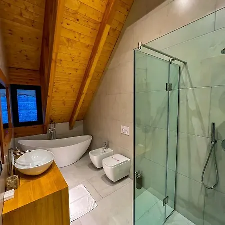 Hotel Kulla E Bajraktarit