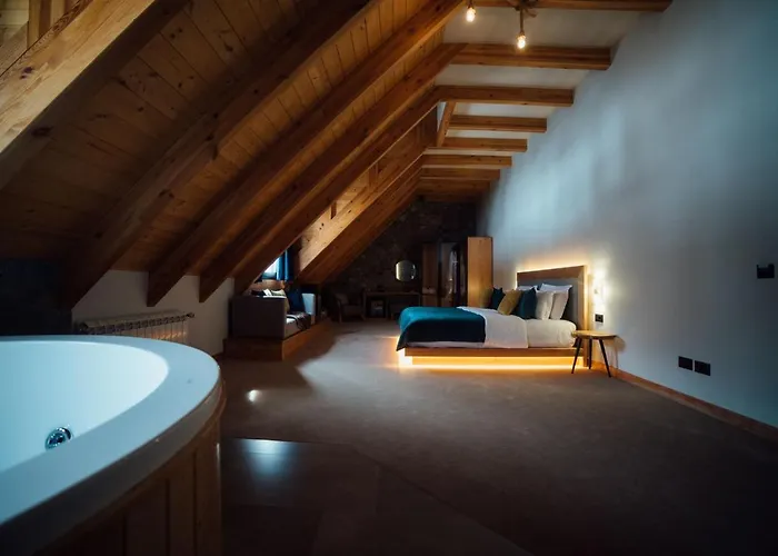 Kulla E Bajraktarit Hotel 4*