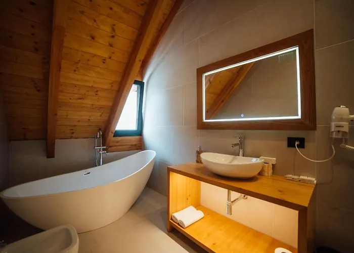 Kulla E Bajraktarit Hotel