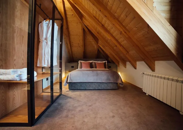 Kulla E Bajraktarit Hotel