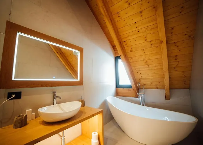 Kulla E Bajraktarit Hotel