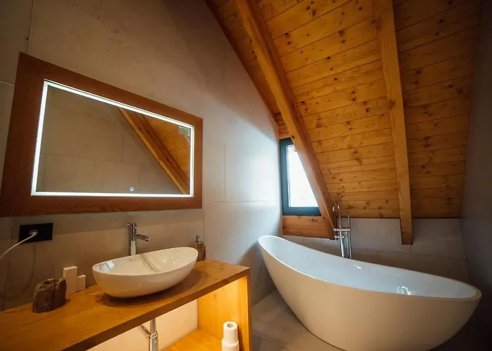 Kulla E Bajraktarit Hotel Boge