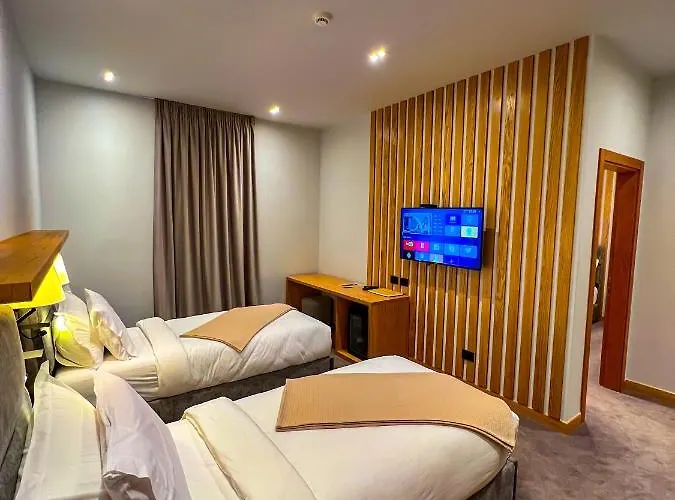 Kulla E Bajraktarit Hotel 4*