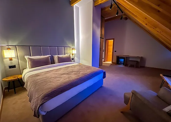 Kulla E Bajraktarit Hotel Boge