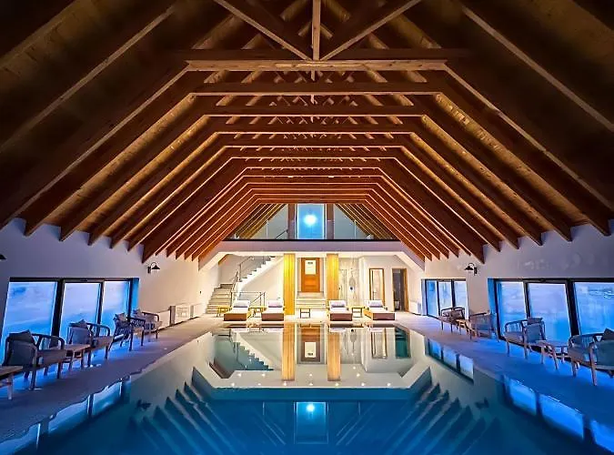 Hotel Kulla E Bajraktarit 4*