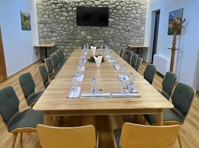 Hotel Kulla E Bajraktarit