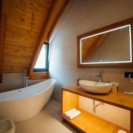 Kulla E Bajraktarit Hotel