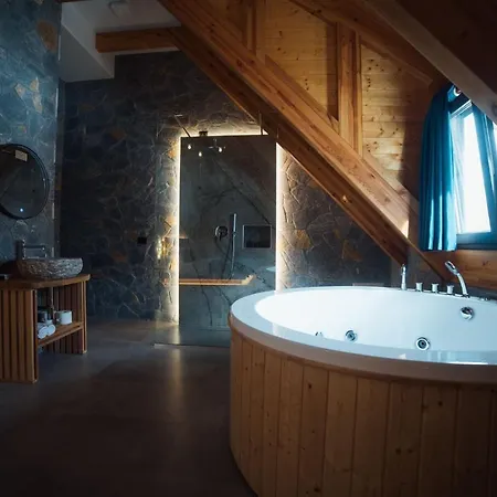 Hotel Kulla E Bajraktarit 4*