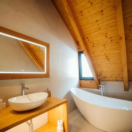 Kulla E Bajraktarit Hotel