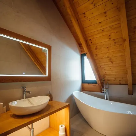 Kulla E Bajraktarit Hotel Boge