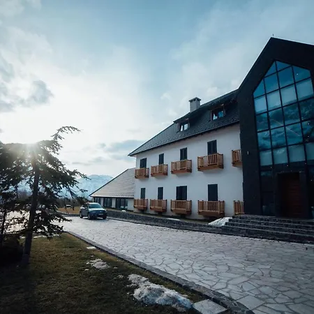 Hotel Kulla E Bajraktarit