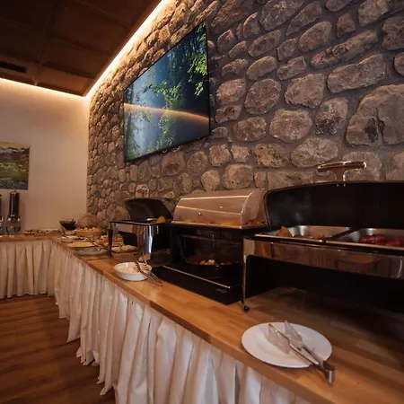 Kulla E Bajraktarit Hotel