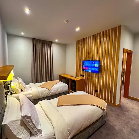 Kulla E Bajraktarit Hotel 4*