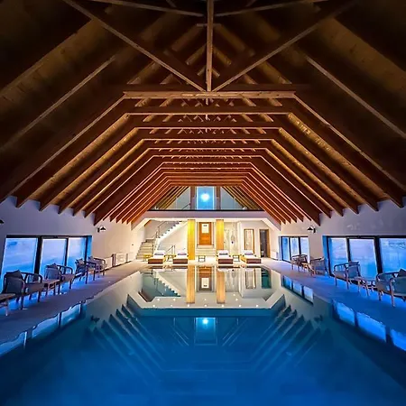 Hotel Kulla E Bajraktarit 4*