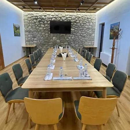 Hotel Kulla E Bajraktarit