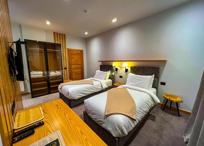 Kulla E Bajraktarit Hotel