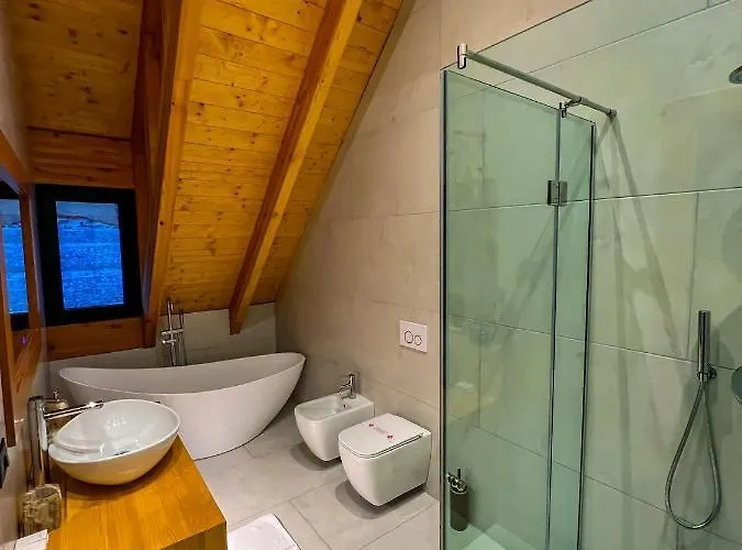 Hotel Kulla E Bajraktarit